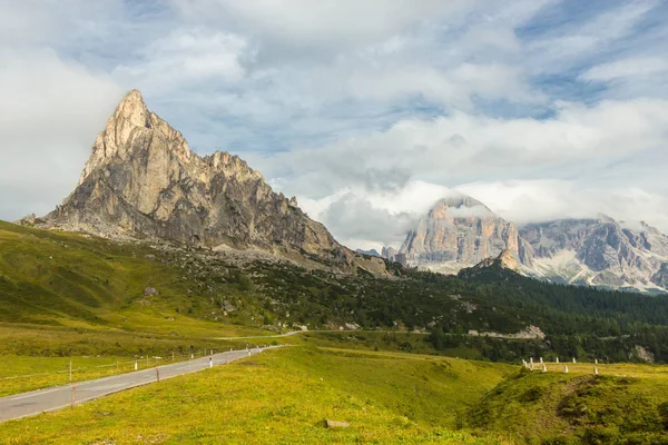 Passo Giau en Dolomitas, Tirol del Sur, Italia — Foto de Stock