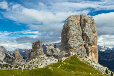 Cinque Torri uçurumlar, beş kuleleri, Dolomites, İtalya