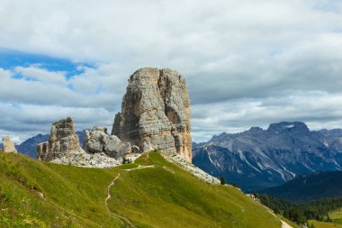 Cinque Torri uçurumlar, beş kuleleri, Dolomites, İtalya