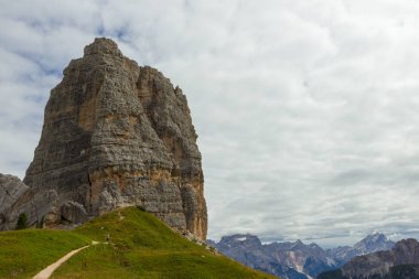 Cinque Torri uçurumlar, beş kuleleri, Dolomites, İtalya