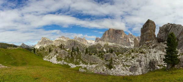 Cinque Torri klify, pięć wież, Dolomity, Włochy — Zdjęcie stockowe