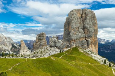 Cinque Torri uçurumlar, beş kuleleri, Dolomites, İtalya