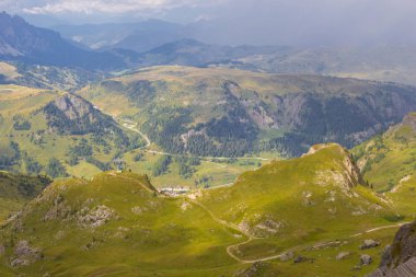 Arabba teleferik dan Marmolada buzulun görünümü