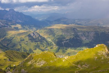 Arabba teleferik dan Marmolada buzulun görünümü