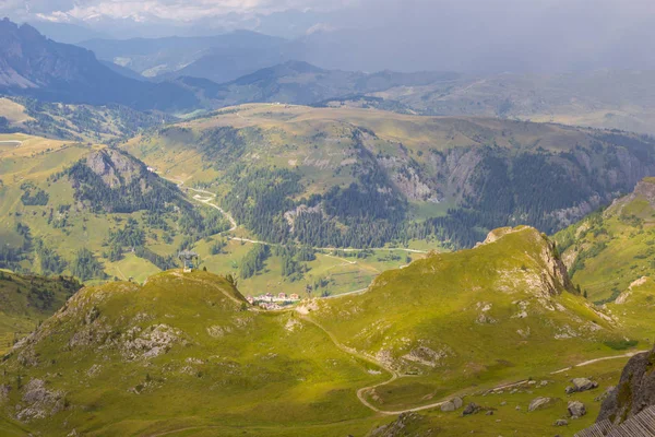 Arabba teleferik dan Marmolada buzulun görünümü