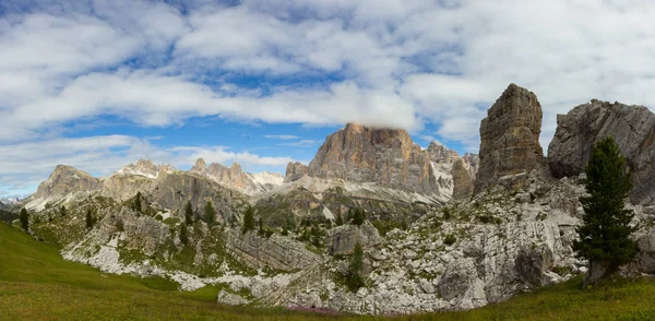 신 토리 절벽, 5 탑 Dolomites, 이탈리아 — 스톡 사진
