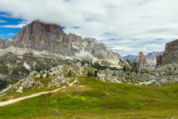 Hermosa vista de los Alpes Dolomitas, Italia —  Fotos de Stock