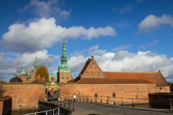 Schloss Frederiksborg in Hügelland, Dänemark — Stockfoto