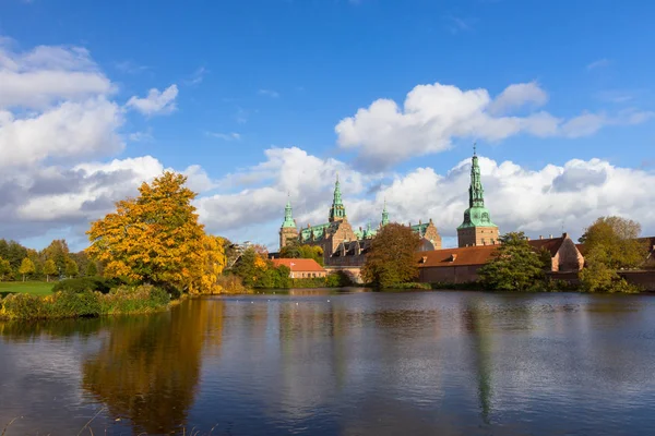 Palácio Frederiksborg em Hilleroed, Dinamarca — Fotografia de Stock