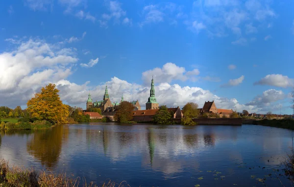 Palácio Frederiksborg em Hilleroed, Dinamarca — Fotografia de Stock