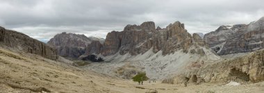 Passo Falzarego, Dolomites, Güney Tirol, İtalya'nın doğal görünümü