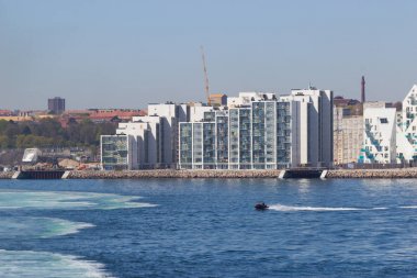 Aarhus, Danimarka - 20 Mayıs 2016: Konut kompleksi Isbjerget Aarhus, Danimarka görünümüne deniz tarafındaki. Şehir merkezine yakın olan liman alanına yeni bir bölge ait.