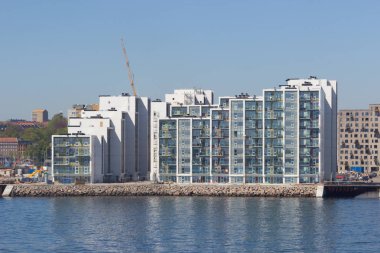 Aarhus, Danimarka - 20 Mayıs 2016: Konut kompleksi Isbjerget Aarhus, Danimarka görünümüne deniz tarafındaki. Şehir merkezine yakın olan liman alanına yeni bir bölge ait.