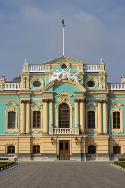 Marijinský palác v centru Kyjeva, Ukrajina — Stock fotografie