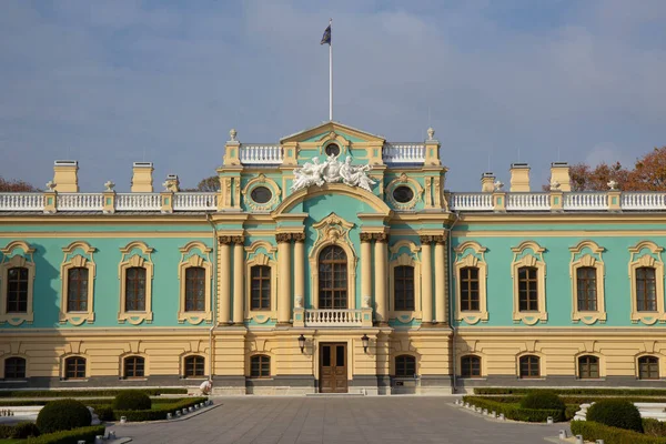 Marijinskij palácio no centro da cidade de Kiev, Ucrânia — Fotografia de Stock