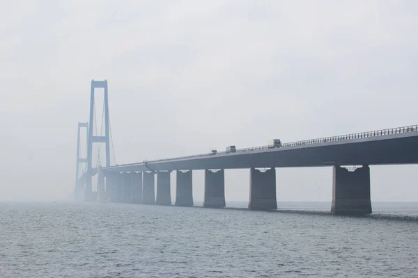 De brug over de Grote Belt in Dnmark — Stockfoto