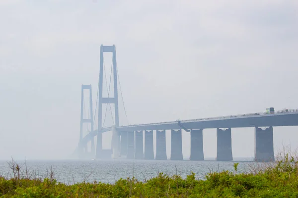 De brug over de Grote Belt in Dnmark — Stockfoto