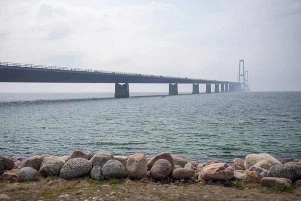 De brug over de Grote Belt in Dnmark — Stockfoto