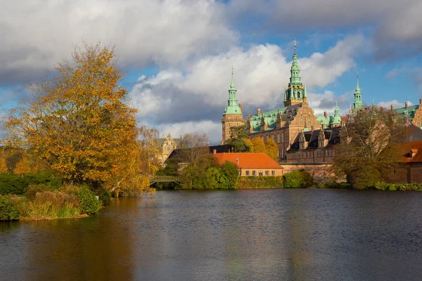 Palácio de Frederiksberg em Hilleroed, norte de Copenhague — Fotografia de Stock