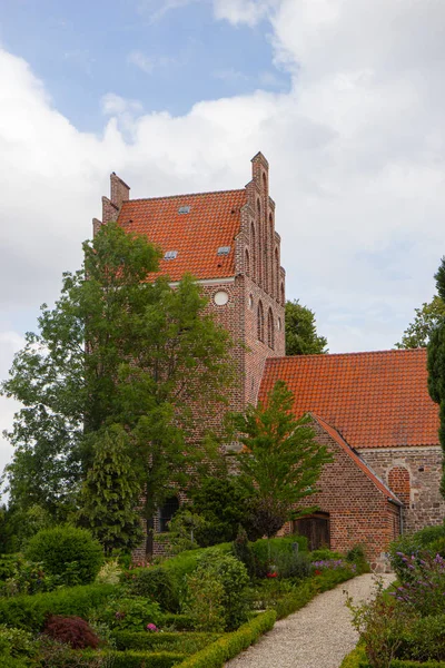 Tradycyjny kościół duński w miejscowości Verlose w regionie Copanhagen — Zdjęcie stockowe