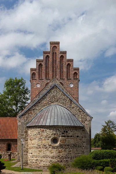 Traditionele Deense kerk in Verlose stad in Copanhagen — Stockfoto