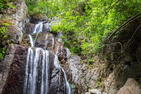 Cascadas de Sos Molinos - 30 metros de altura cascada en Cerdeña —  Fotos de Stock