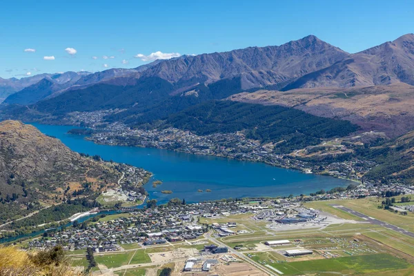 Vista do lago Wakatipu e do vale de Queenstown a partir de Notáveis — Fotografia de Stock