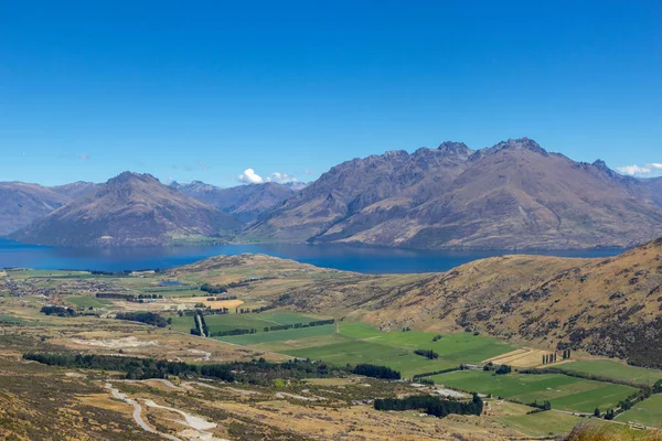 Vista do lago Wakatipu e do vale de Queenstown a partir de Notáveis — Fotografia de Stock