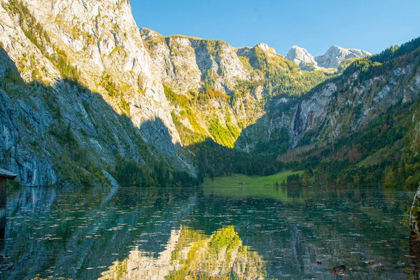 Vista sull'idilliaco Obersee, Parco Nazionale di Berchtesgaden, Baviera — Foto Stock