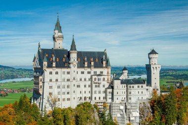 Bavyera 'daki ünlü Neuschwanstein kalesinin manzarası
