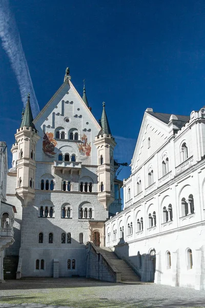 Visa av berömda Neuschwanstein slott i Bayern — Stockfoto