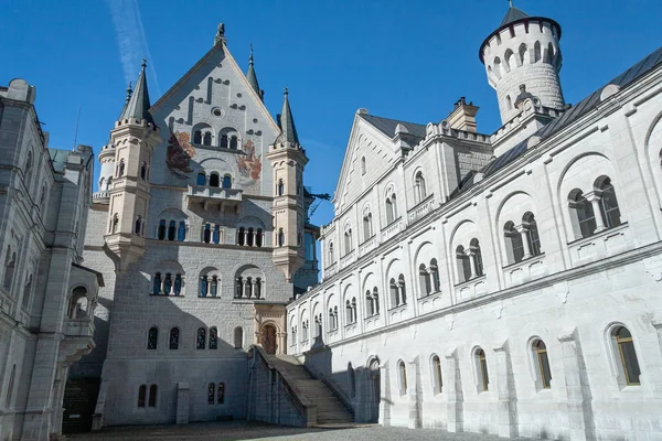 Widok słynnego zamku Neuschwanstein w Bawarii — Zdjęcie stockowe