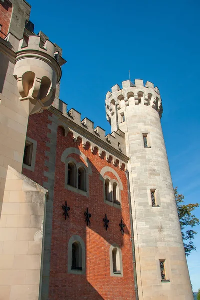 October 3rd, Fussen: Tower of famous Neuschwanstein castle in Bavaria — Stock Photo, Image