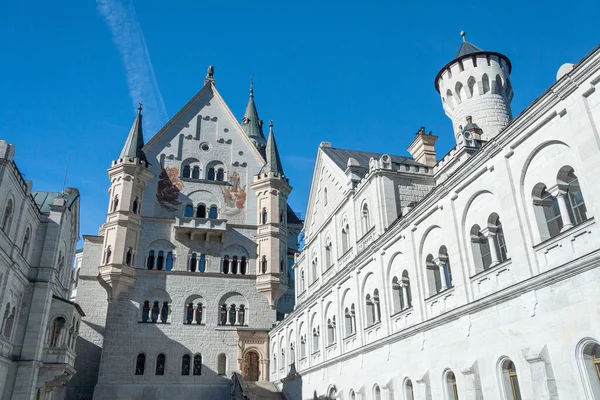 October 2010, Bavaria: Facade of famous Neuschwanstein castle in Bavaria — Stock Photo, Image