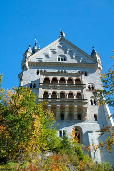 October 3rd, Fussen: Facade of famous Neuschwanstein castle in Bavaria — Stock Photo, Image