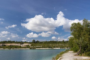 Eskiden tebeşir çukuru olan Karlstrup Kalkgrav Gölü