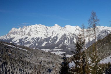 Schladming kayak merkezinden Dachstein buzuluna doğru görüş