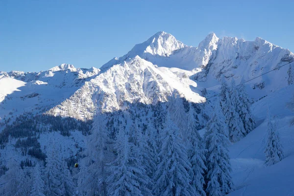 Vista dalla stazione sciistica di Schladming verso il ghiacciaio di Dachstein — Foto Stock