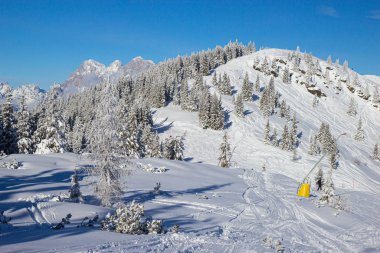 Schladming kayak merkezinden Dachstein buzuluna doğru görüş
