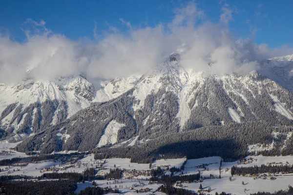 View from Schladming ski resort towards Dachstein glacier — Stock Photo, Image