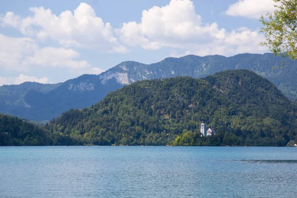 Kilátás a híres tó Bled Szlovéniában — Stock Fotó