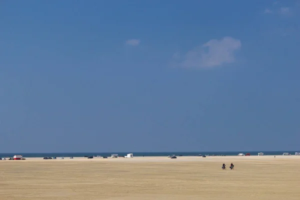 Ampia spiaggia sabbiosa della costa danese del Mare del Nord — Foto Stock