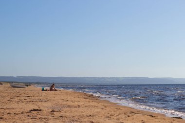 İsveç 'in güneyindeki Mellembystrand' da kumlu bir sahil.