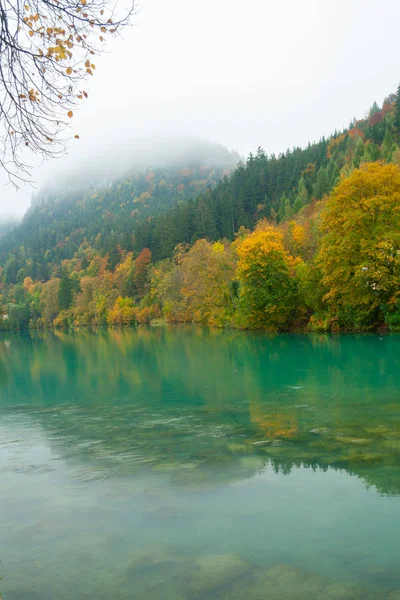 Autumn by the lake at Bavarian Alps, Germany — Stock Photo, Image