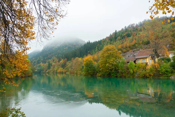 Otoño junto al lago en los Alpes bávaros, Alemania —  Fotos de Stock