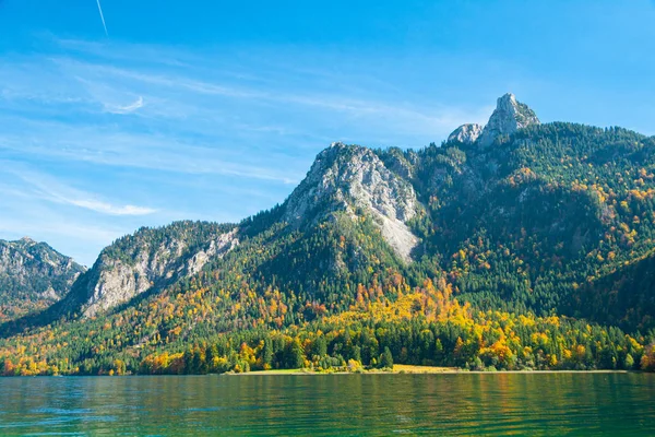 Vista del lago Alpsee en los Alpes bávaros cerca de Swangau —  Fotos de Stock