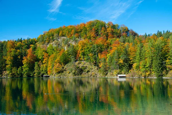 Blick auf den Alpsee in den bayerischen Alpen bei Schwangau — Stockfoto