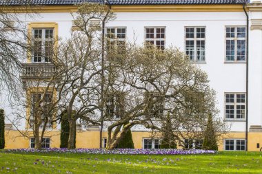 Danimarka, Kopenhag 'ın kuzeyinde Charlottenlund Sarayı' nın dış görünüşü