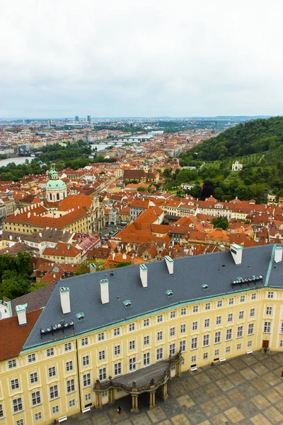 Prag Eski Kenti Çek Cumhuriyeti Nin Çatılarının Atardamar Manzarası — Stok fotoğraf