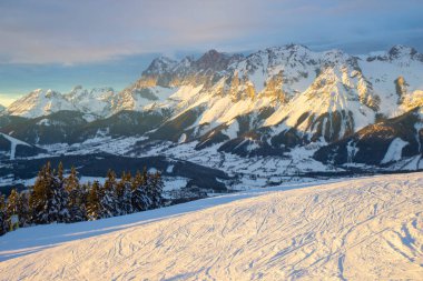 Dağlık alanda akşam ışığı, Schladming kayak merkezi, Avusturya Alpleri